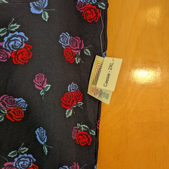 NWT LuLaRoe 2XL Cassie Navy background - Picture 2 of 7